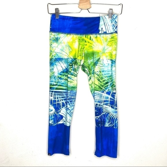 Onzie blue tropical palm print cropped yoga leggings - Picture 2 of 8